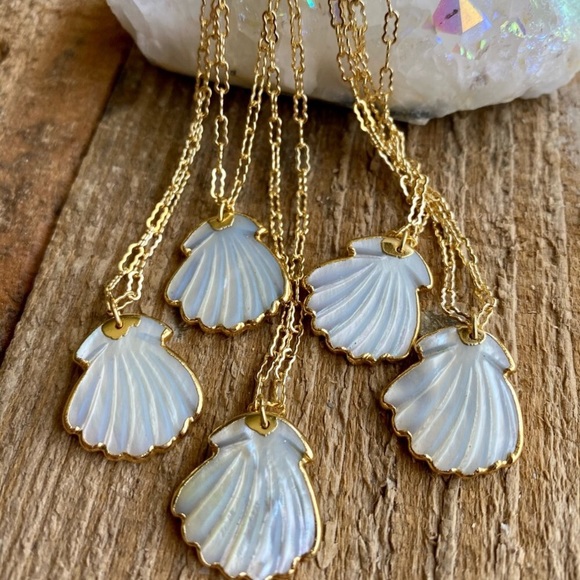 Carved Shell Necklace - Picture 5 of 10